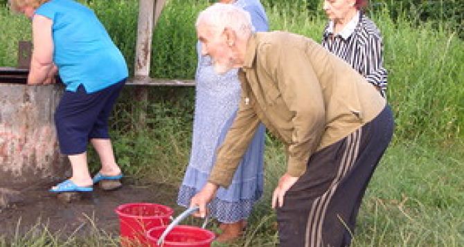 В Лисичанске жители одного из районов третий месяц живут без воды