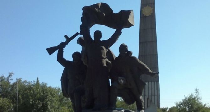 В Луганске во время боевых действий пострадали 20 памятников