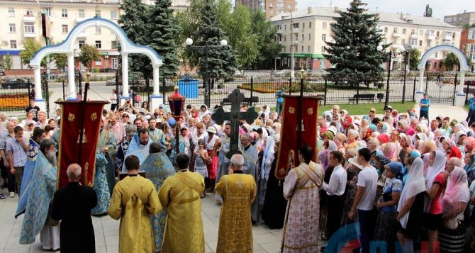 Луганский храм «Умиление» Крестным ходом отметил свое 5-летие (фото)