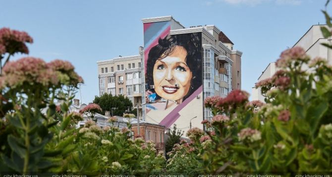 На одном из домов Харькова появился портрет известной актрисы (фото)