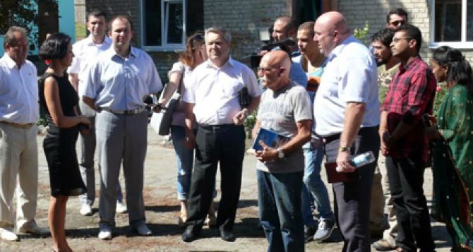 Иностранные наблюдатели провели встречу с организаторами праймериз в Луганске