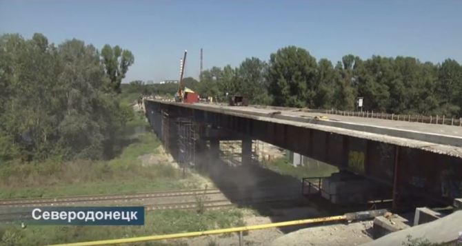 Мост между Лисичанском и Северодонецком готов на 75% (видео)