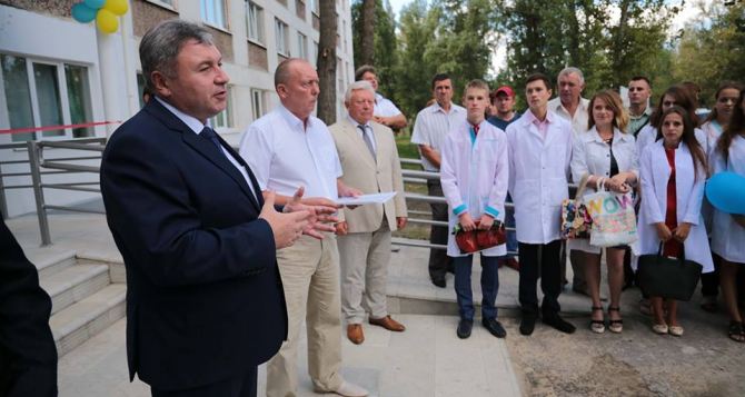 В Рубежном открыли общежитие для студентов-медиков и переселенцев (фото)