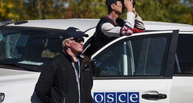 Наблюдатели ОБСЕ увидели в небе над Луганском ракету