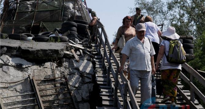 Пункт пропуска в Станице Луганской за сутки пересекли 4550 человек