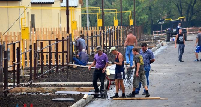 В Донецке начинают вторую очередь строительства частных домов для семей из прифронтовой зоны
