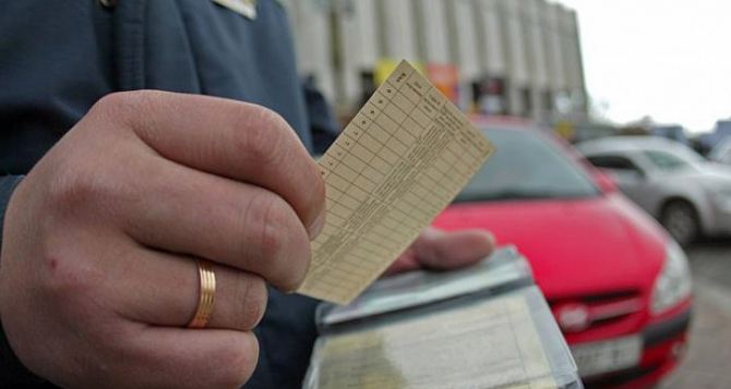 В Украине с 2017 года будут выдавать водительские права нового образца