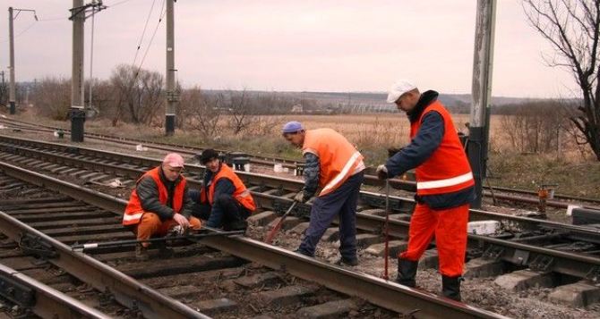 С начала войны обстрелами повреждено более 2 тысяч объектов железной дороги. — ДНР