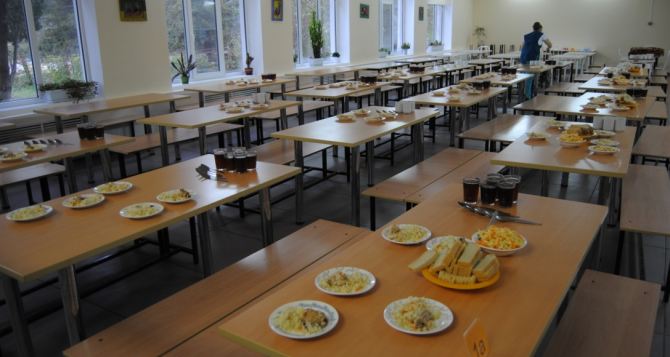 Комплексный обед в школах Луганска будет стоить не больше 27 рублей