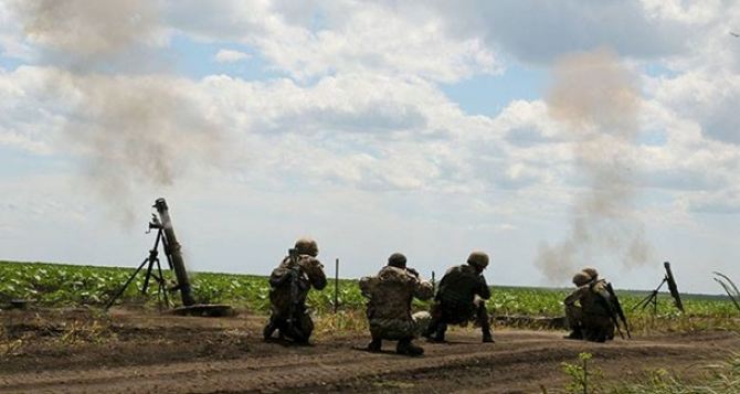 На Донбассе усиливаются обстрелы. Сводки военных