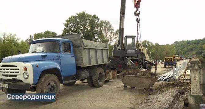 Мост между Лисичанском и Северодонецком сдадут в эксплуатацию в ноябре (видео)