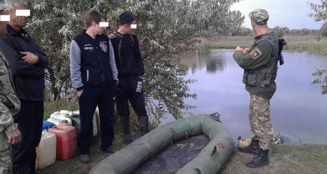 В Луганской области пограничники задержали трех украинцев, которые переправляли из России топливо