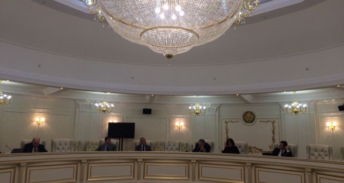 В переговорах по политическому урегулированию на  Донбассе — кризис. — ДНР