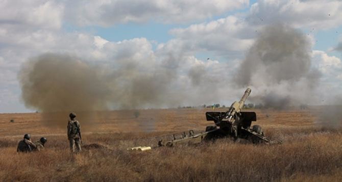 Огонь вдоль всей линии разграничения. Сутки на Донбассе