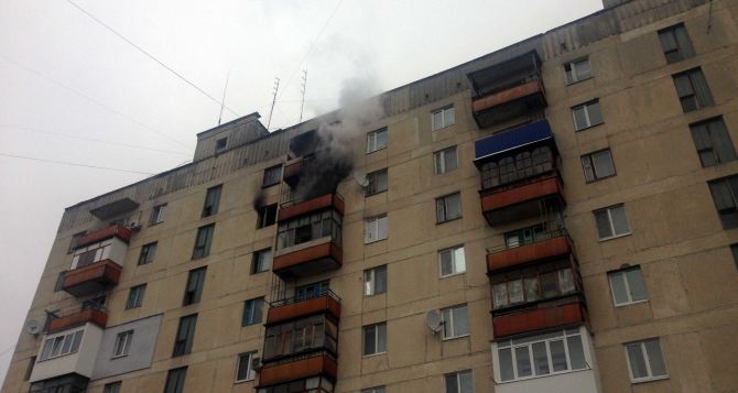 В Северодонецке произошел сильный пожар в многоэтажке (фото, видео)