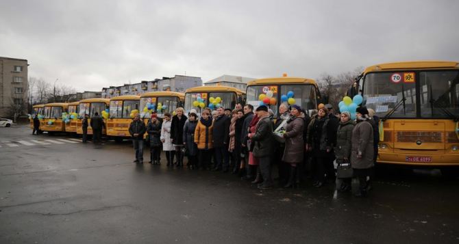 Школьный автопарк Луганской области пополнили 14 новых автобусов (фото)