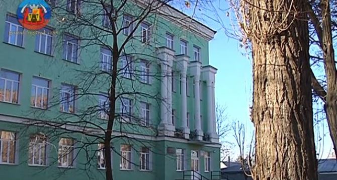 Одна из старейших школ Луганска отметила 80-летие (видео)