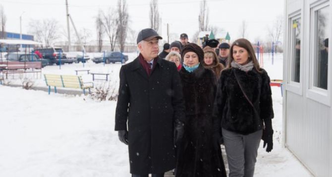 Посол Германии посетил модульный городок для переселенцев  в Харькове