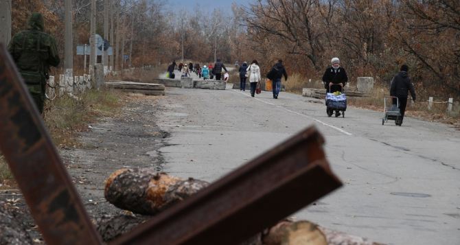 Пункт пропуска в Станице Луганской за сутки пересекли 3975 человек
