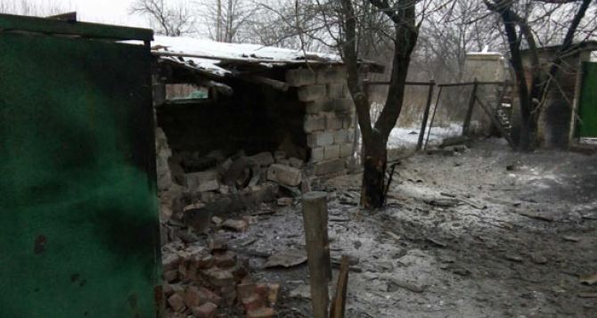 В Авдеевке в результате обстрела поврежден жилой дом (фото)