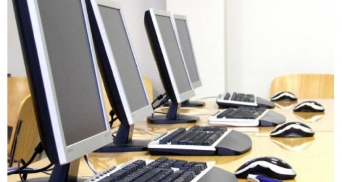 Школы Луганской области получили из Китая компьютеры со встроенными механизмами контроля