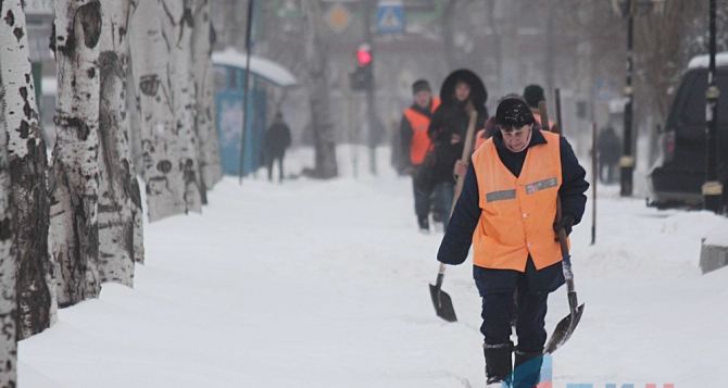 Мэр Луганска поручил обеспечить бесперебойную работу коммунальных служб на Рождество