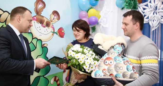 Харьковские мамы теперь получают свидетельство о рождении ребенка прямо в роддоме
