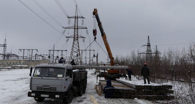 Россия передала самопровозглашенной ДНР 600 опор для ремонта линий электропередач