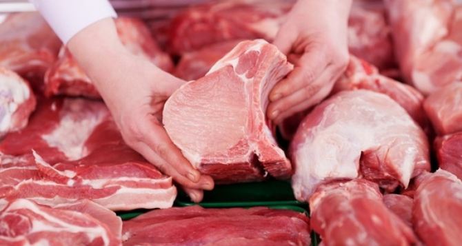 Из-за карантина в Харькове разрешено торговать свининой только с мясокомбинатов