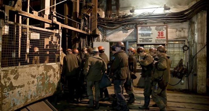 В Донецке на шахте Засядько под землей заблокированы 203 горняка