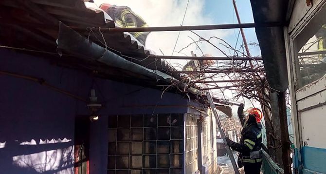 В Лисичанске при пожаре погибли два человека (фото, видео)