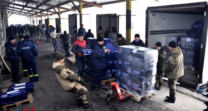 Российские спасатели доставили в самопровозглашенную ДНР 200 тонн детского питания