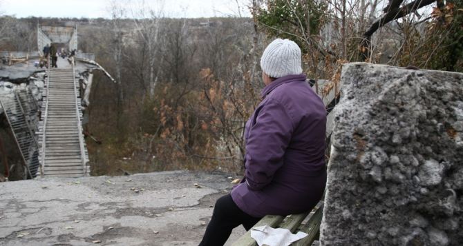 Пенсионеры смогут пересекать пункт пропуска в Станице Луганской в упрощенном порядке