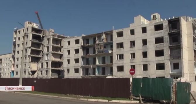 В Лисичанске разобрали 40% разрушенной многоэтажки (видео)