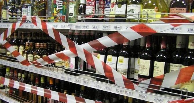 В самопровозглашенной ЛНР запретят продажу алкоголя «людям в военной форме»