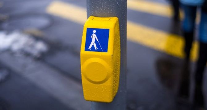 В Харькове светофоры оборудуют кнопками вызова