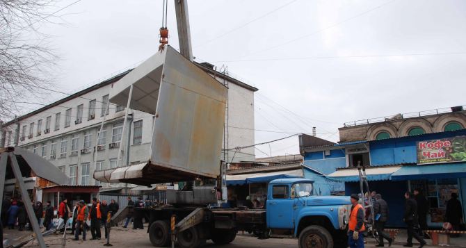 В Луганске демонтировали 49 незаконно установленных киосков