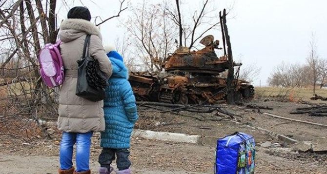 На Донбассе в буферной зоне живут более 400 тысяч человек