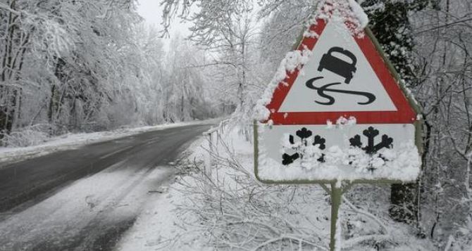 Жителей Харьковской области просят ограничить передвижение на машинах из-за непогоды