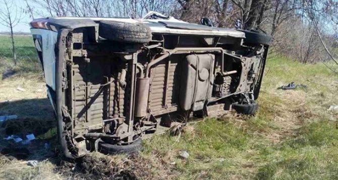 В Луганской области перевернулся микроавтобус. Есть пострадавшие
