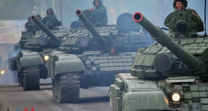 В Донецке показали военную технику, которую задействуют на параде Победы