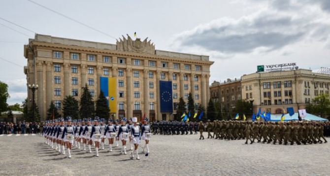 В Харькове устроили парад по случаю получения Украиной безвиза