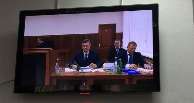 Суд запретил Януковичу давать показания по Скайпу