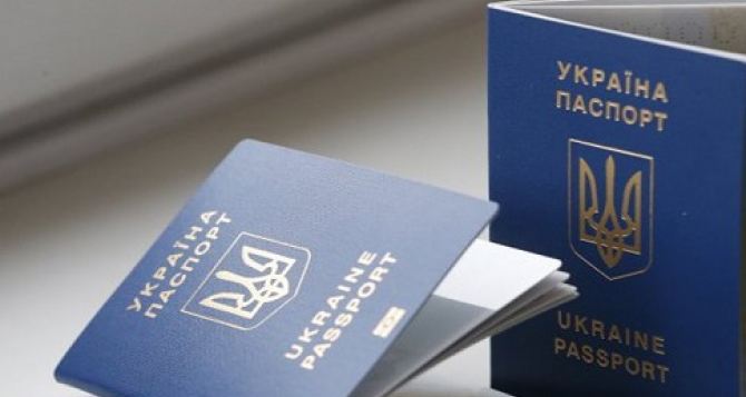 Украинцам с пропиской на Донбассе и в Крыму биометрические паспорта выдадут после спецпроверки