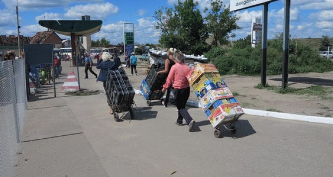 Пункт пропуска в Станице Луганской за сутки пересекли 8980 человек