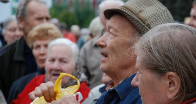 В ЛНР отдельные категории пенсионеров будут получать ежемесячную доплату