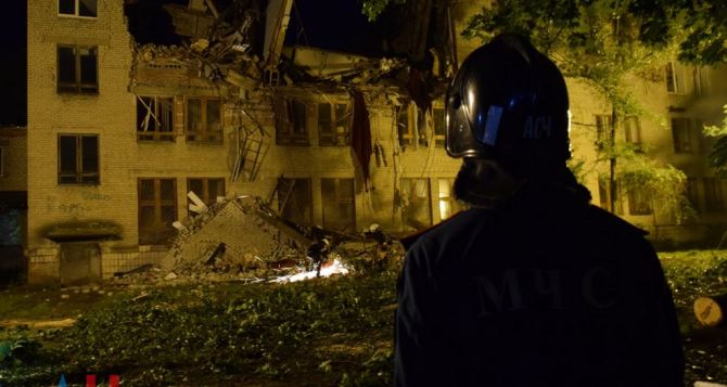 В Донецке обрушилось здание университета (фото)