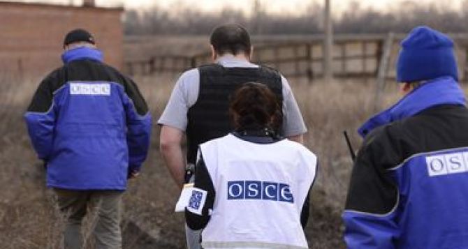 Наблюдатели ОБСЕ из-за обстрела эвакуировали полевой офис в Попасной