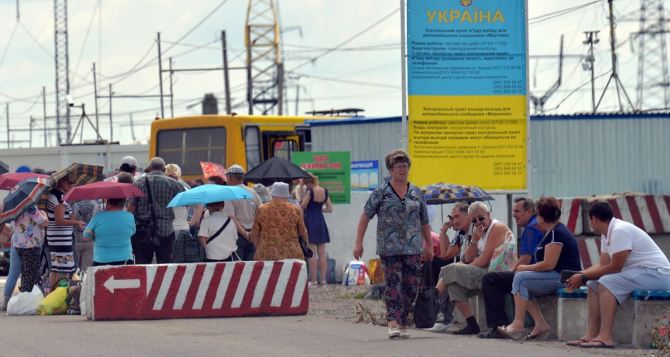 Пункт пропуска в Станице Луганской за сутки пересекли 7043 человека