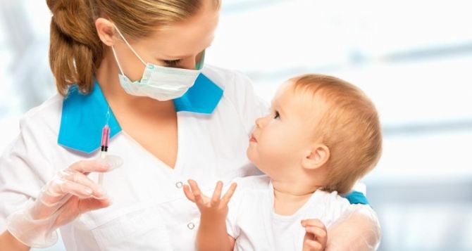 Детские больницы Луганска получили вакцины из России